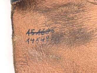 Pistolentasche schwarzes Leder. Keine Markierungen, Alter und Herkunft unbekannt, Höhe auf der Magazinseite gemessen 19cm