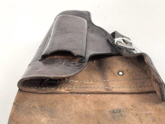 Pistolentasche geschwärztes Leder. Keine Markierungen, Alter und Herkunft unbekannt, Höhe auf der Magazinseite gemessen 19cm