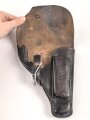 Pistolentasche geschwärztes Leder. Keine Markierungen, Alter und Herkunft unbekannt, Höhe auf der Magazinseite gemessen 19cm