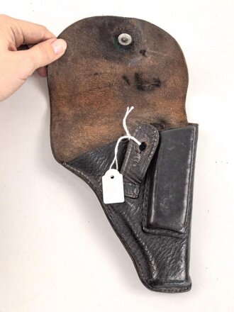 Pistolentasche schwarzes Leder. Keine Markierungen, Alter und Herkunft unbekannt, Höhe auf der Magazinseite gemessen 17,5cm