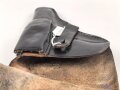 Pistolentasche schwarzes Leder. Keine Markierungen, Alter und Herkunft unbekannt, Höhe auf der Magazinseite gemessen 20cm