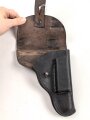 Pistolentasche schwarzes Leder. Keine Markierungen, Alter und Herkunft unbekannt, Höhe auf der Magazinseite gemessen 18,5cm