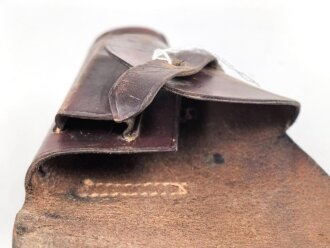 Pistolentasche braunes Leder. Keine Markierungen, Alter und Herkunft unbekannt, Höhe auf der Magazinseite gemessen 15cm