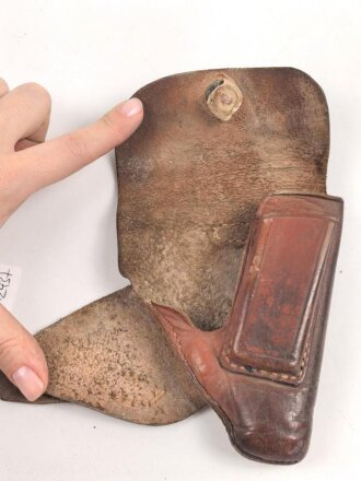 Pistolentasche braunes Leder. Keine Markierungen, Alter und Herkunft unbekannt, Höhe auf der Magazinseite gemessen 12,5m
