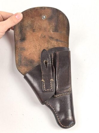 Pistolentasche braunes Leder. Keine Markierungen, Höchstwahrscheinlich Deutsche Polizei nach 1945,  Höhe auf der Magazinseite gemessen 18cm