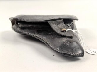 Pistolentasche schwarzes Leder. Keine Markierungen, Alter und Herkunft unbekannt, Höhe auf der Magazinseite gemessen 15cm