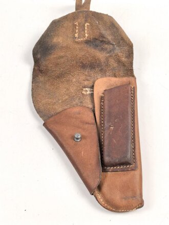 Pistolentasche Wehrmacht oder Polizei, braunes Leder,  Höhe an der Seite der Magazintsche gemessen 16,5cm