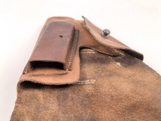 Pistolentasche Wehrmacht oder Polizei, braunes Leder,  Höhe an der Seite der Magazintsche gemessen 16,5cm