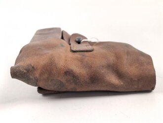 Pistolentasche Wehrmacht oder Polizei, braunes Leder,  Höhe an der Seite der Magazintsche gemessen 17,5cm