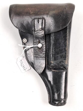 Pistolentasche Wehrmacht oder Polizei, geschwärtzes Leder, datiert 1940.  Höhe an der Seite der Magazintsche gemessen 18cm