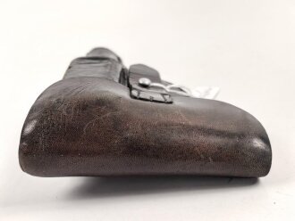 Pistolentasche Wehrmacht oder Polizei, geschwärtzes Leder, datiert 1940.  Höhe an der Seite der Magazintsche gemessen 18cm