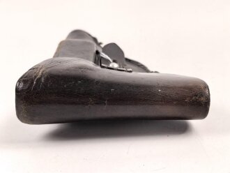 Pistolentasche Wehrmacht oder Polizei, geschwärztes Leder, datiert 1940.  Höhe an der Seite der Magazintsche gemessen 18cm, Lederschlaufe defekt