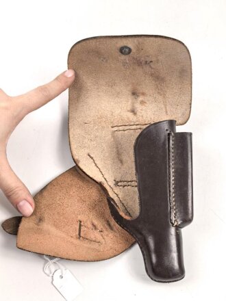 Pistolentasche Wehrmacht oder Polizei, braunes Leder,  Höhe an der Seite der Magazintasche gemessen 16cm