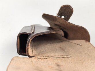 Pistolentasche Wehrmacht oder Polizei, braunes Leder,  Höhe an der Seite der Magazintasche gemessen 16cm