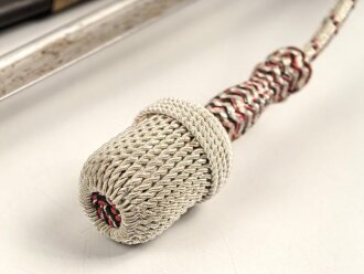 Kaiserliche Marine, Säbel  für Offiziere mit Peitschengehänge und Portepee. Neuzeitliche Fertigung . Gebraucht, Scheide leicht verzogen, die Arretierung oben greift nicht.