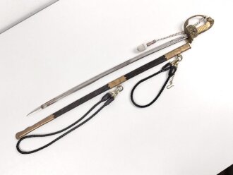 Kaiserliche Marine, Säbel  für Offiziere mit Peitschengehänge und Portepee. Neuzeitliche Fertigung . Gebraucht, Scheide leicht verzogen, die Arretierung oben greift nicht.