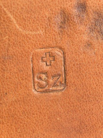 Schweiz, lederne Patronentasche datiert 1965. Ungereinigtes Stück