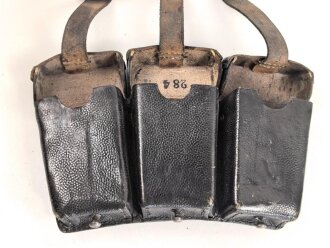Patronentasche zum K98 Wehrmacht ( für 6 Ladestreifen) . Mit Reichsbetriebsnummer, die Koppelschlaufen neuzeitlich modifiziert