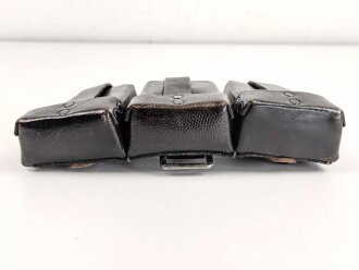 Patronentasche zum K98 Wehrmacht ( für 6 Ladestreifen) . Mit Reichsbetriebsnummer, die Koppelschlaufen neuzeitlich modifiziert