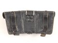 Patronentasche zum K98 Wehrmacht ( für 6 Ladestreifen) . Mit Reichsbetriebsnummer, die Koppelschlaufen neuzeitlich modifiziert