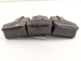 Patronentasche zum K98 Wehrmacht ( für 6 Ladestreifen) gebraucht, datiert 1940. Leicht angetrocknet, ein Verschlussriemen seitlich eingerissen