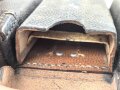 Patronentasche zum K98 Wehrmacht ( für 6 Ladestreifen) gebraucht, datiert 1940. Leicht angetrocknet, ein Verschlussriemen seitlich eingerissen
