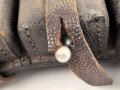 Patronentasche zum K98 Wehrmacht ( für 6 Ladestreifen) gebraucht, datiert 1940. Leicht angetrocknet, ein Verschlussriemen seitlich eingerissen