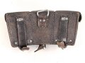 Patronentasche zum K98 Wehrmacht ( für 6 Ladestreifen) gebraucht, datiert 1940. Leicht angetrocknet, ein Verschlussriemen seitlich eingerissen