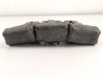 Patronentasche zum K98 Wehrmacht ( für 6 Ladestreifen) . Gebraucht, ohne erkennbare Stempelung, ungereinigt