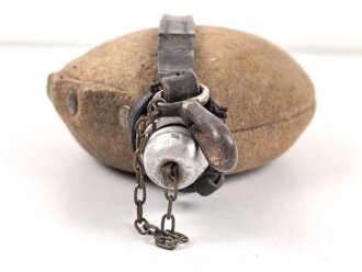 Feldflasche, wohl aus den 1930iger Jahren. Gebraucht, leicht defekt