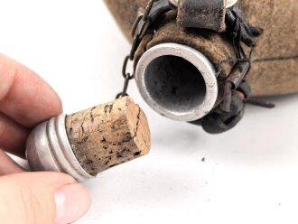 Feldflasche, wohl aus den 1930iger Jahren. Gebraucht, leicht defekt