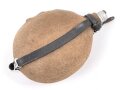 Feldflasche, wohl aus den 1930iger Jahren. Gebraucht, leicht defekt