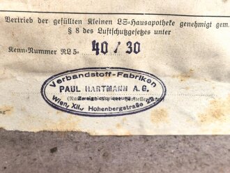 "Kleine Luftschutz Hausapotheke" Pappe, Maße etwa 26 x 29 x 16cm. Guter Zustand, leer