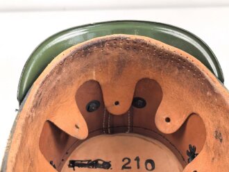 Tschako Polizei Württemberg, Im Innenfutter datiert 1933. Bei Vorder- und Hinterschirm je die naht lose , sonst guter Gesamtzustand