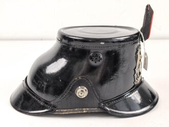 Tschako Polizei Württemberg, Im Innenfutter datiert 1933. Bei Vorder- und Hinterschirm je die naht lose , sonst guter Gesamtzustand