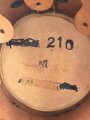 Tschako Polizei Württemberg, Im Innenfutter datiert 1933. Bei Vorder- und Hinterschirm je die naht lose , sonst guter Gesamtzustand