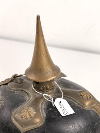 Württemberg, Pickelhaube für einen Reserveoffizier. Ungereinigtes Stück im Fundzustand.