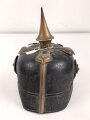 Württemberg, Pickelhaube für einen Reserveoffizier. Ungereinigtes Stück im Fundzustand.