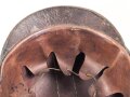 1.Weltkrieg, Schutzhelm für Angehörige der Fliegertruppe. Stark getragenes Stück, datiert 1916 oder 18.