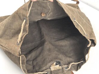 Rucksack, meist aus Wehrmachtsrestbeständen gefertigt, typische Arbeit direkt aus der Nachkriegszeit