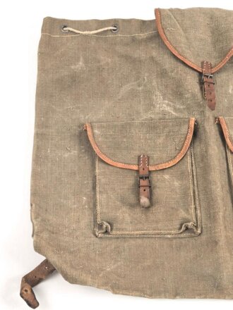 Rucksack, meist aus Wehrmachtsrestbeständen...