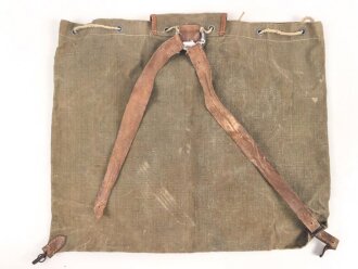 Rucksack, meist aus Wehrmachtsrestbeständen gefertigt, typische Arbeit direkt aus der Nachkriegszeit