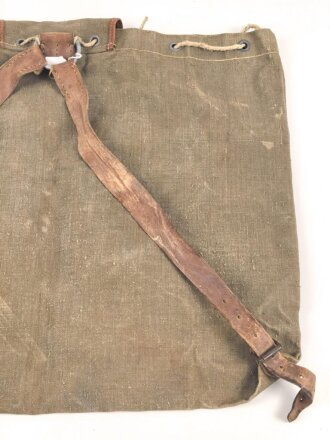 Rucksack, meist aus Wehrmachtsrestbeständen gefertigt, typische Arbeit direkt aus der Nachkriegszeit