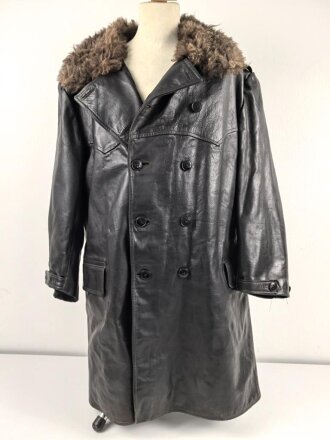Schwarze, halblange Lederjacke mit Fellkragen. Guter...