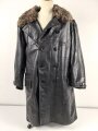 Schwarze, halblange Lederjacke mit Fellkragen. Guter Zustand, sicherlich zivile Fertigung, Einzelstück aus Filmfundus.