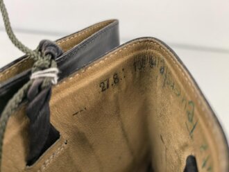 Nationale Volksarmee der DDR, Paar Stiefel für Offiziere. Sohlenlänge 27cm, ungereinigt. Getragenes Paar aus Filmfundus