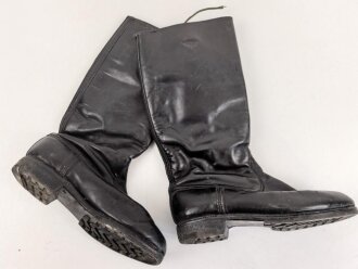 Nationale Volksarmee der DDR, Paar Stiefel für Offiziere. Sohlenlänge 27cm, ungereinigt. Getragenes Paar aus Filmfundus