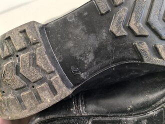 Nationale Volksarmee der DDR, Paar Stiefel für Offiziere. Sohlenlänge 27cm, ungereinigt. Getragenes Paar aus Filmfundus
