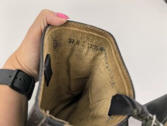 Nationale Volksarmee der DDR, Paar Stiefel für Offiziere. Sohlenlänge 27cm, ungereinigt. Getragenes Paar aus Filmfundus