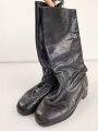 Nationale Volksarmee der DDR, Paar Stiefel für Offiziere. Sohlenlänge 27cm, ungereinigt. Getragenes Paar aus Filmfundus